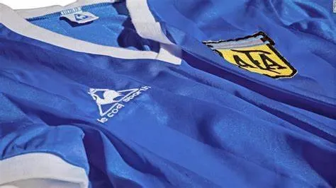 La icónica camiseta de la ‘Mano de Dios’ y el ‘gol del siglo’ de Diego Maradona se vendió por una cifra récord La icónica camiseta de la ‘Mano de Dios’ y el ‘gol del siglo’ de Diego Maradona se vendió por una cifra récord