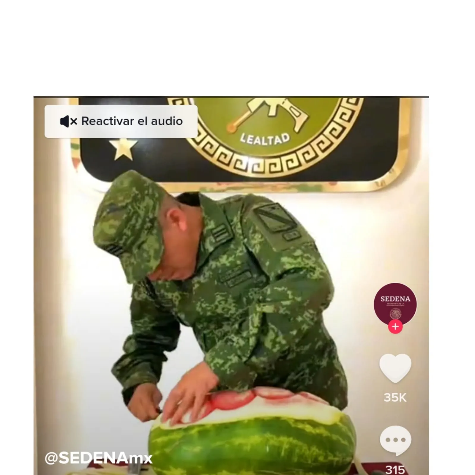 Johnny Sandía, el sargento del Ejército que se ha hecho famoso por su talento con la comida Johnny Sandía, el sargento del Ejército que se ha hecho famoso por su talento con la comida