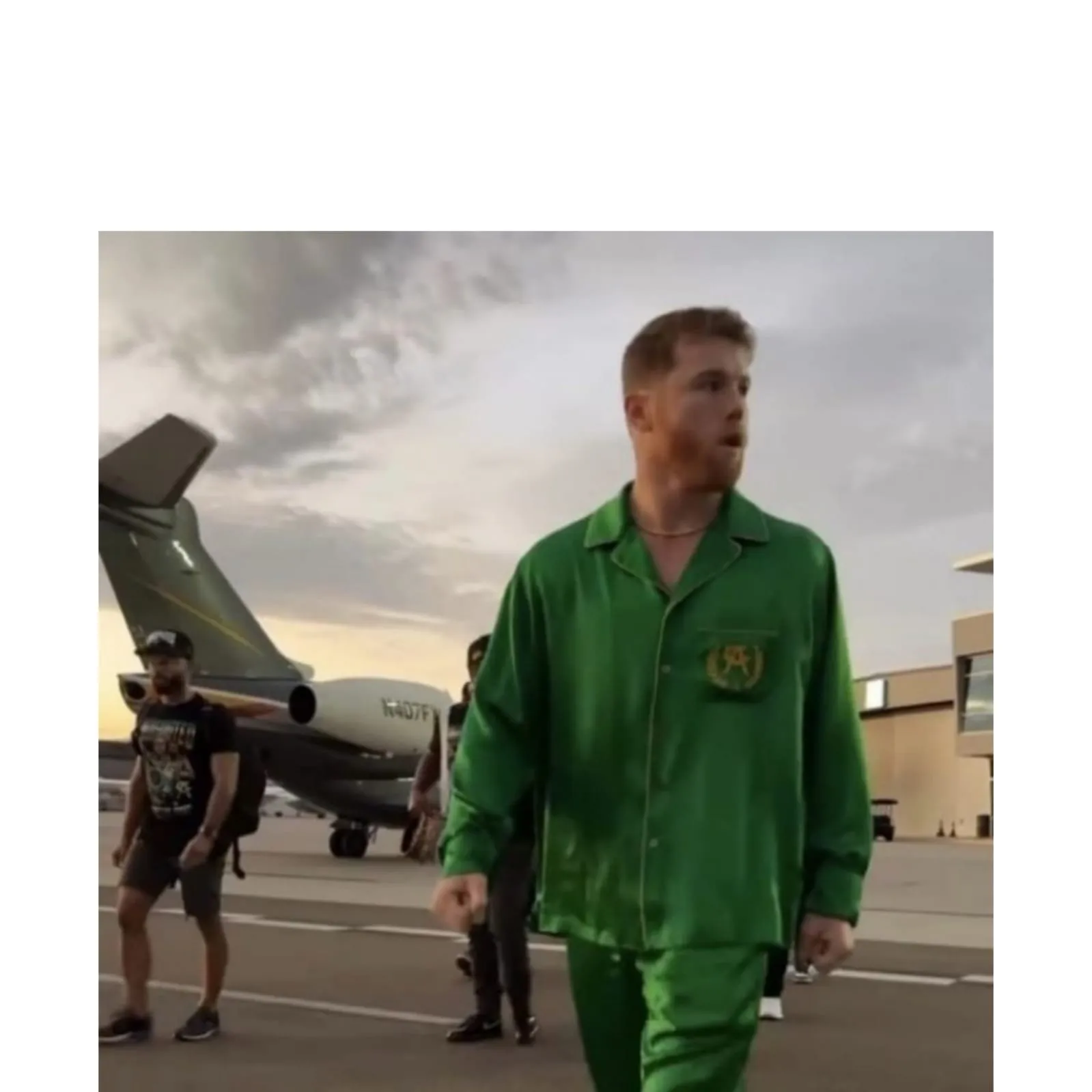 Cuánto cuesta el lujoso traje Dolce & Gabbana con el que llegó El Canelo a Las Vegas Cuánto cuesta el lujoso traje Dolce & Gabbana con el que llegó El Canelo a Las Vegas