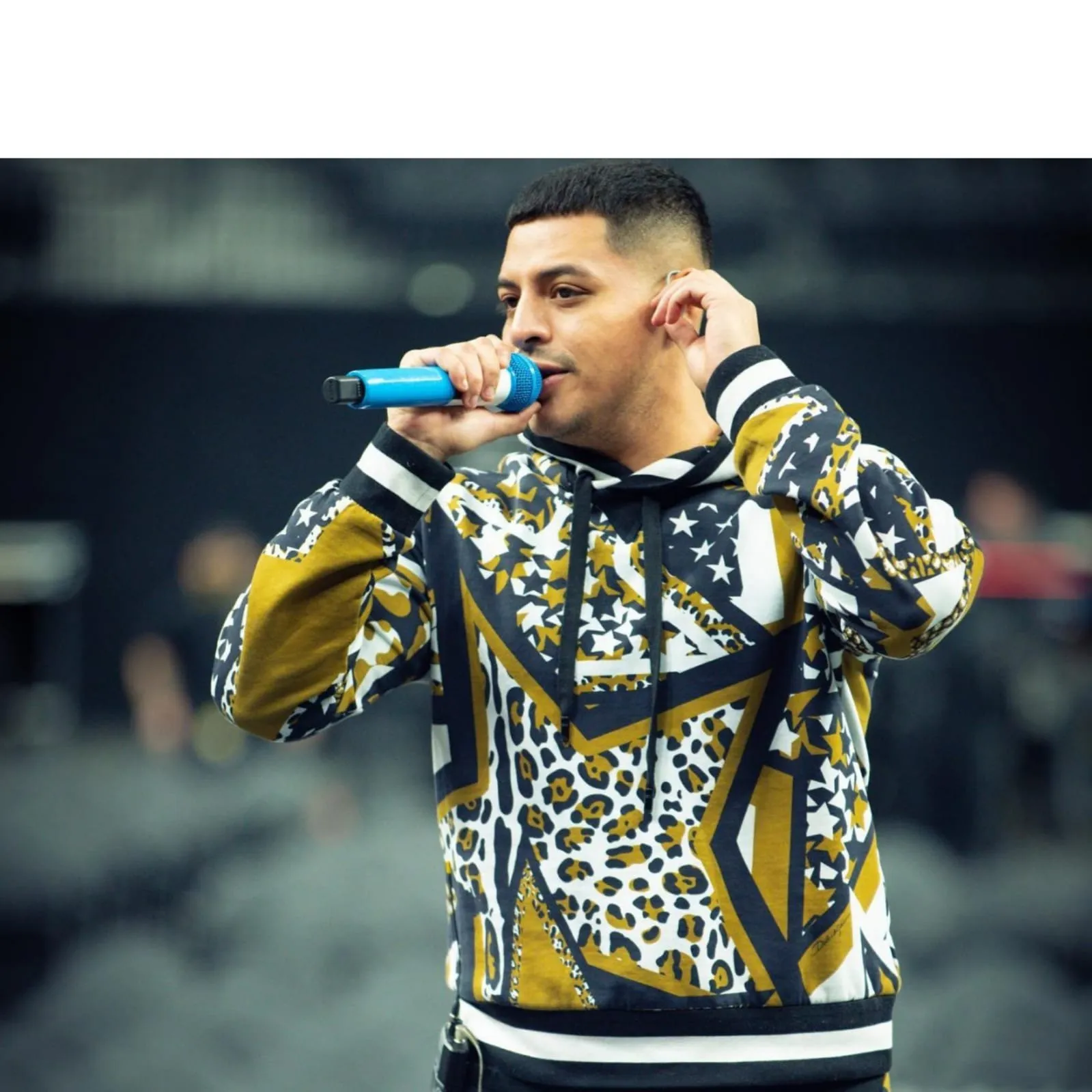Eduin Caz, vocalista del Grupo Firme hace fuerte confesión en entrevista con el cantante Nicky Jam Eduin Caz, vocalista del Grupo Firme hace fuerte confesión en entrevista con el cantante Nicky Jam
