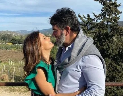 Mayrín Villanueva y Eduardo Santamarina. Una pareja funcional y moderna. Mayrín Villanueva y Eduardo Santamarina. Una pareja funcional y moderna.