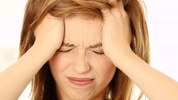 ¿Dolores de cabeza intensos? Puede que padezcas Migraña ¿Dolores de cabeza intensos? Puede que padezcas Migraña