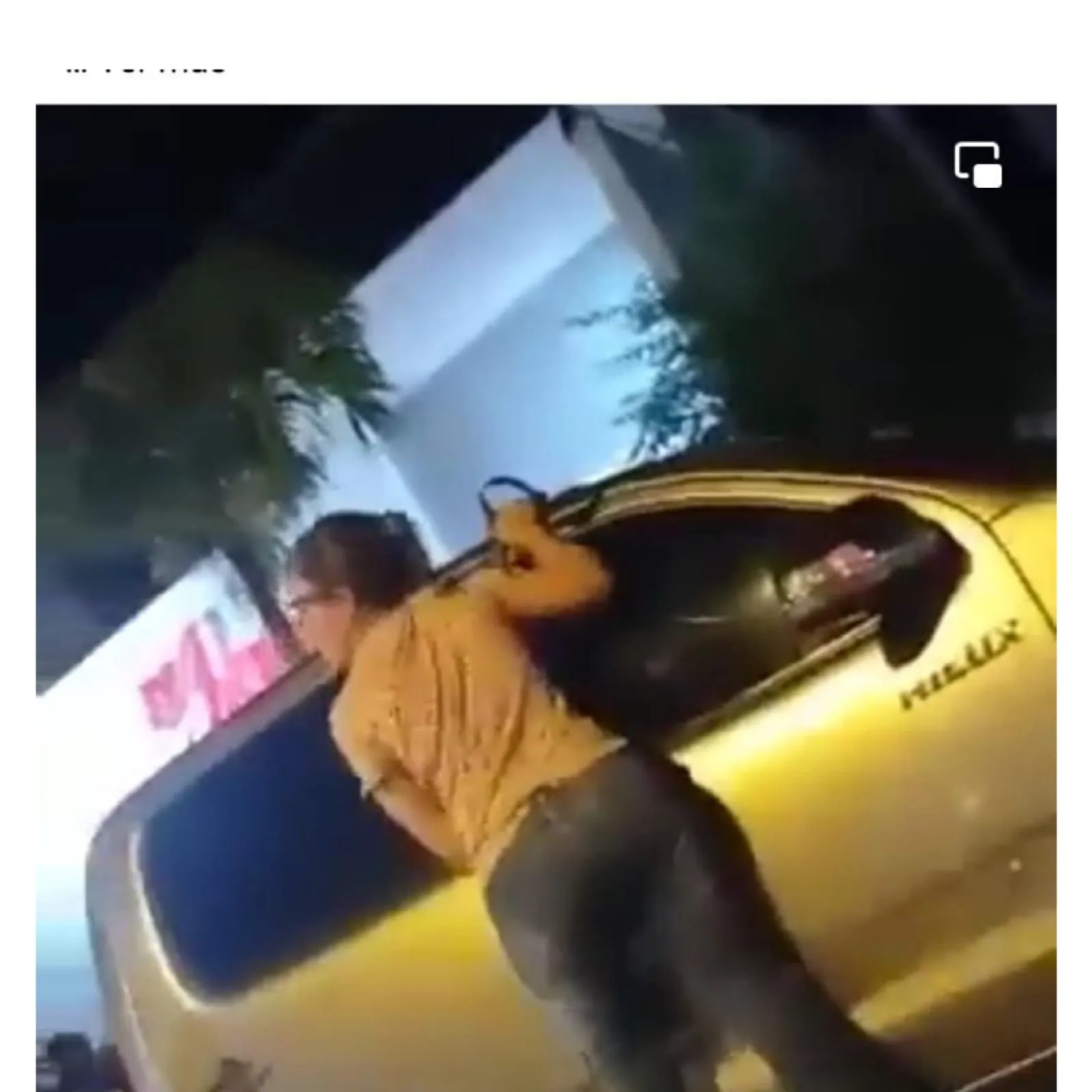 VIDEO: Descubre a su marido con su amante dentro de una camioneta y se cuelga de esta VIDEO: Descubre a su marido con su amante dentro de una camioneta y se cuelga de esta