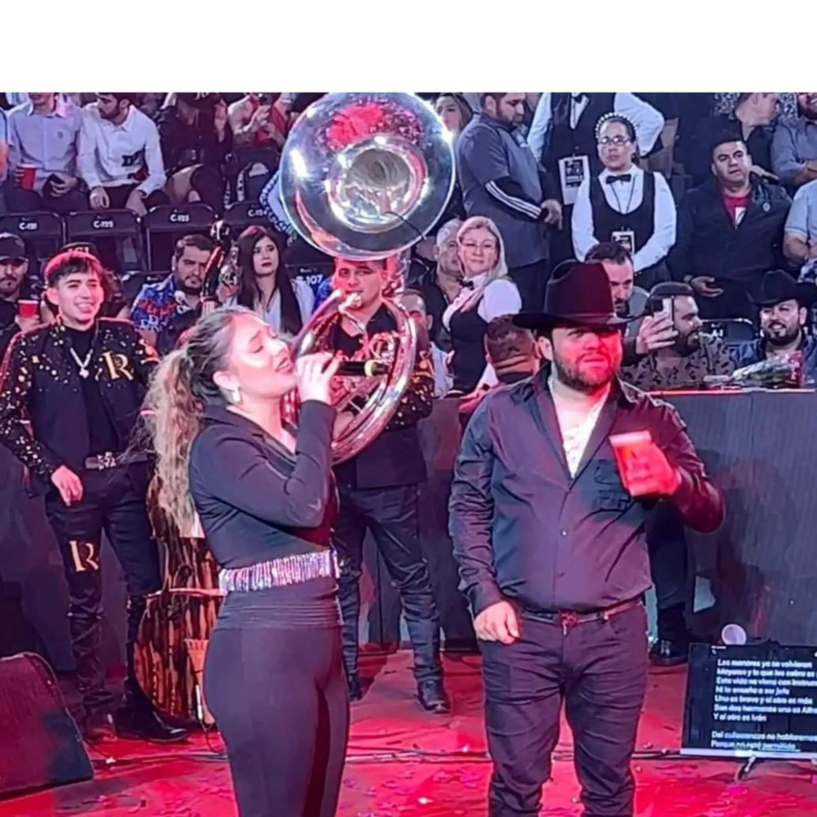 Frida Sofía, nieta de El Chapo Guzmán se avienta palomazo con el cantante, Luis R. Conriquez Frida Sofía, nieta de El Chapo Guzmán se avienta palomazo con el cantante, Luis R. Conriquez