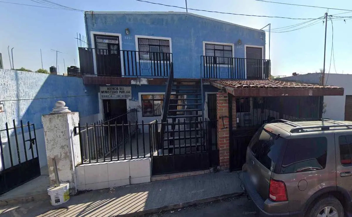 Hombre asesina a su esposa y a su suegra frente a las autoridades; Lo estaban denunciando por agresión Hombre asesina a su esposa y a su suegra frente a las autoridades; Lo estaban denunciando por agresión