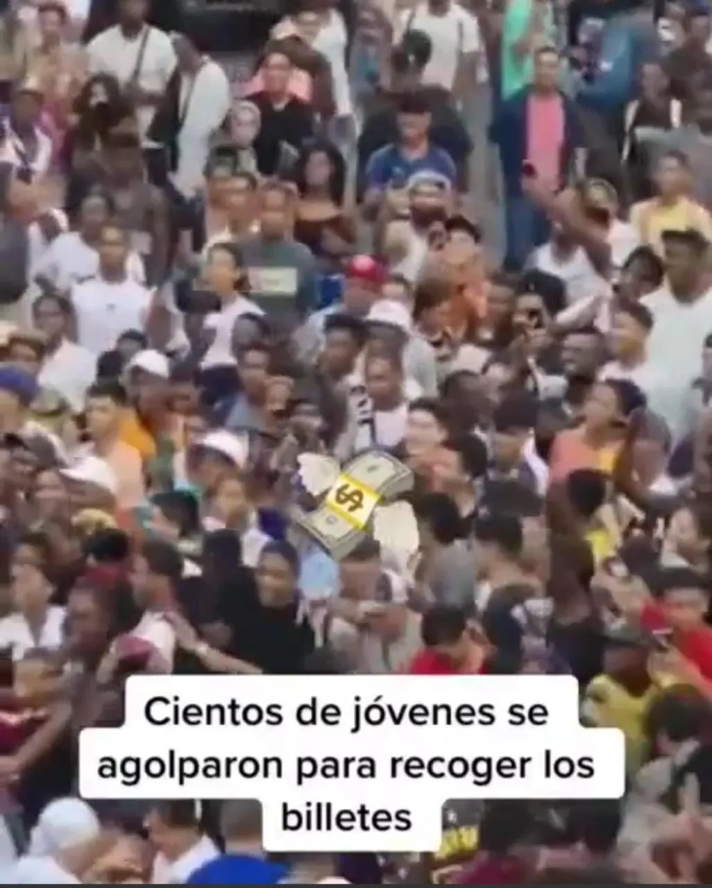 VIDEO: Lluvia de dólares provoca sorpresa y también una estampida VIDEO: Lluvia de dólares provoca sorpresa y también una estampida