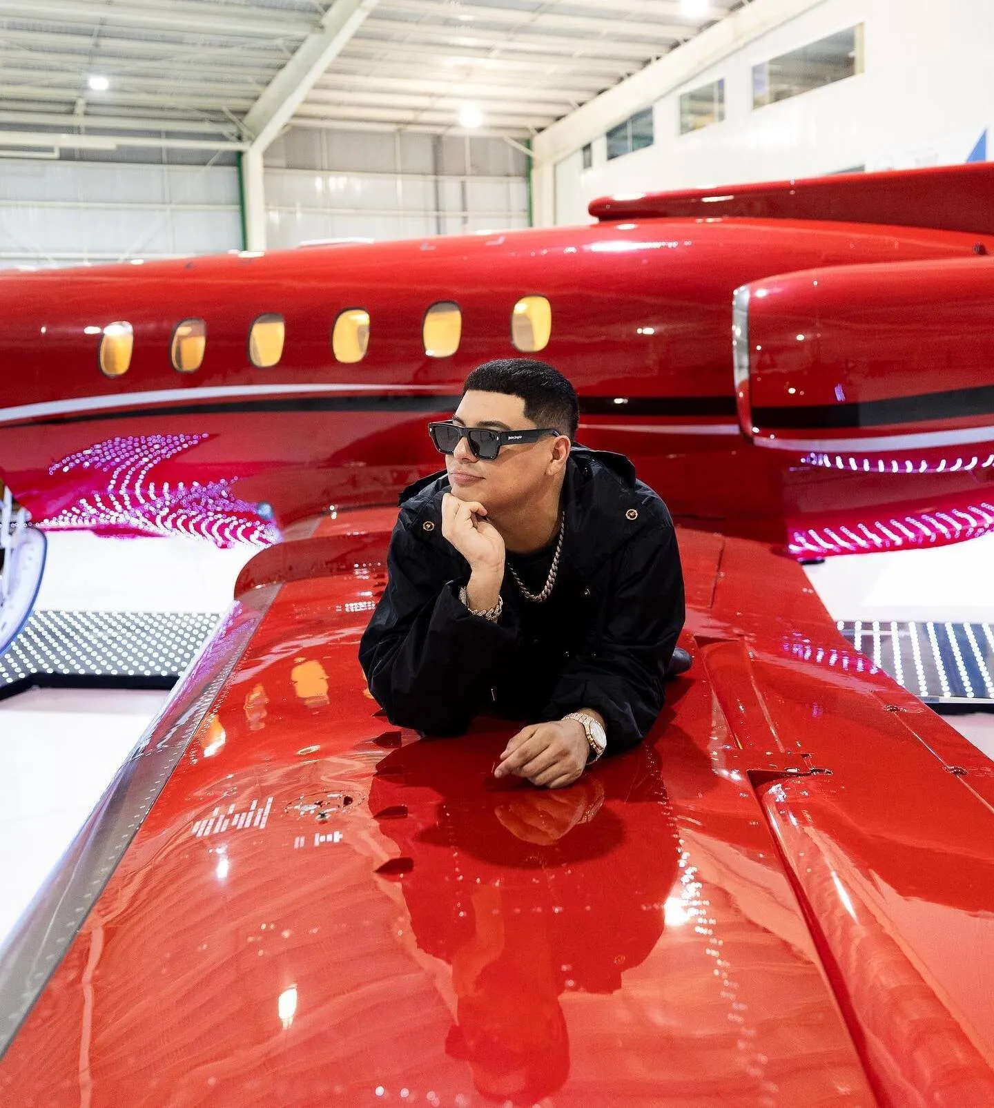 Eduin Caz del Grupo Firme estrena avión personalizado, asegura que es un sueño más cumplido Eduin Caz del Grupo Firme estrena avión personalizado, asegura que es un sueño más cumplido