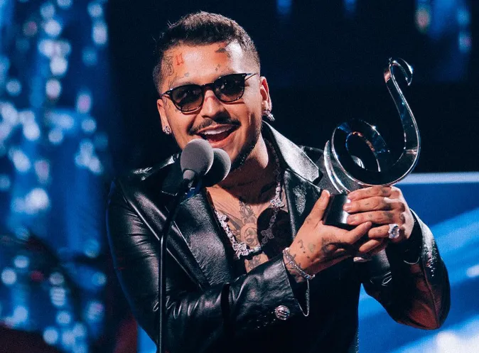 Estas son las pruebas que indican que la nueva canción de Christian Nodal es para Belinda Estas son las pruebas que indican que la nueva canción de Christian Nodal es para Belinda