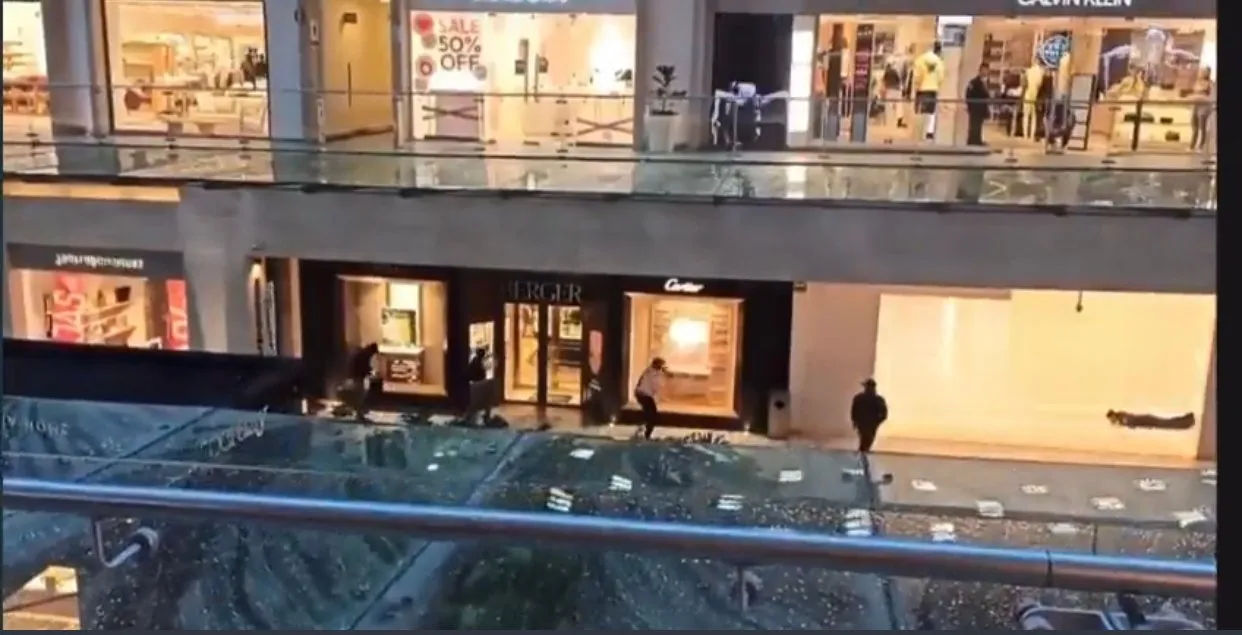 Asaltan joyería en plaza Antara en la Ciudad de México Asaltan joyería en plaza Antara en la Ciudad de México