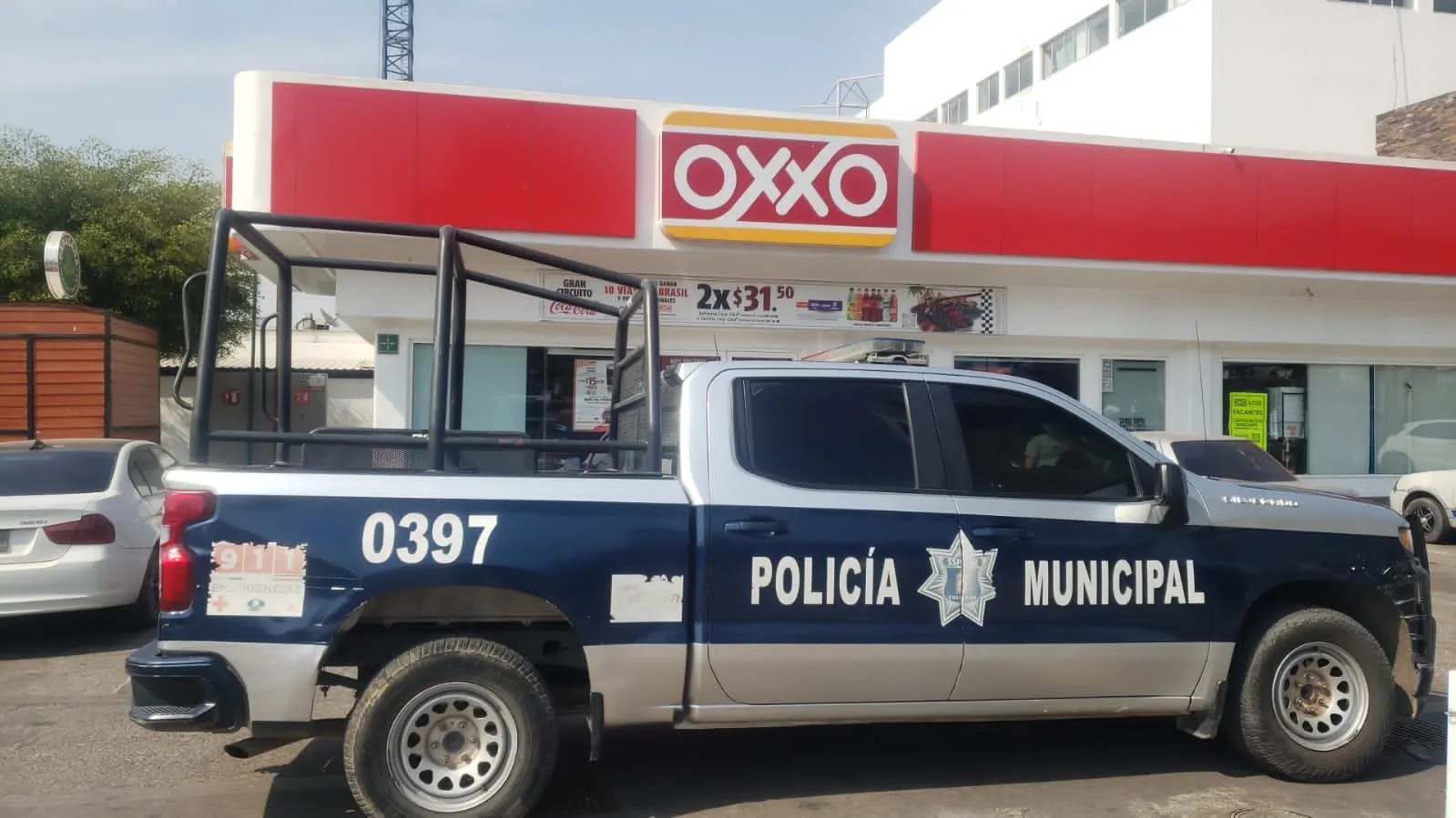 Luego de persecución, Policías Estatales aseguran a tres civiles con arma de fuego y una camioneta robada Luego de persecución, Policías Estatales aseguran a tres civiles con arma de fuego y una camioneta robada