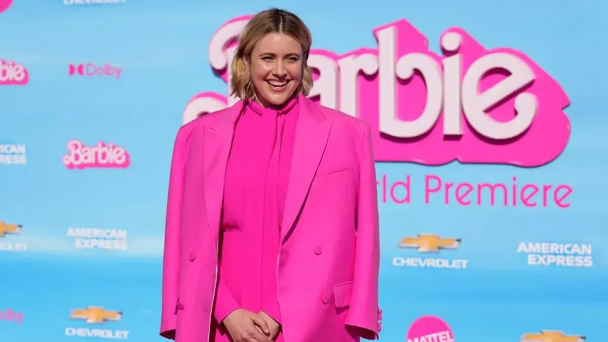 ‘BARBIE’ de Greta Gerwig se ha convertido en la película más taquillera dirigida únicamente por una mujer. ‘BARBIE’ de Greta Gerwig se ha convertido en la película más taquillera dirigida únicamente por una mujer.