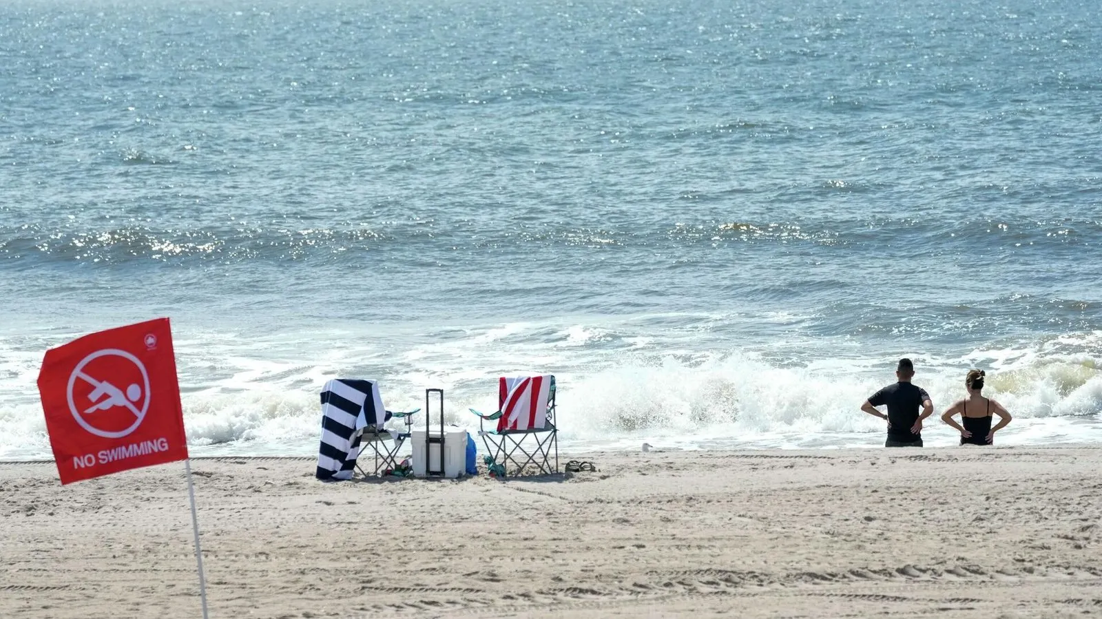 Mujer es atacada por tiburón en Rockaway Beach en New York Mujer es atacada por tiburón en Rockaway Beach en New York