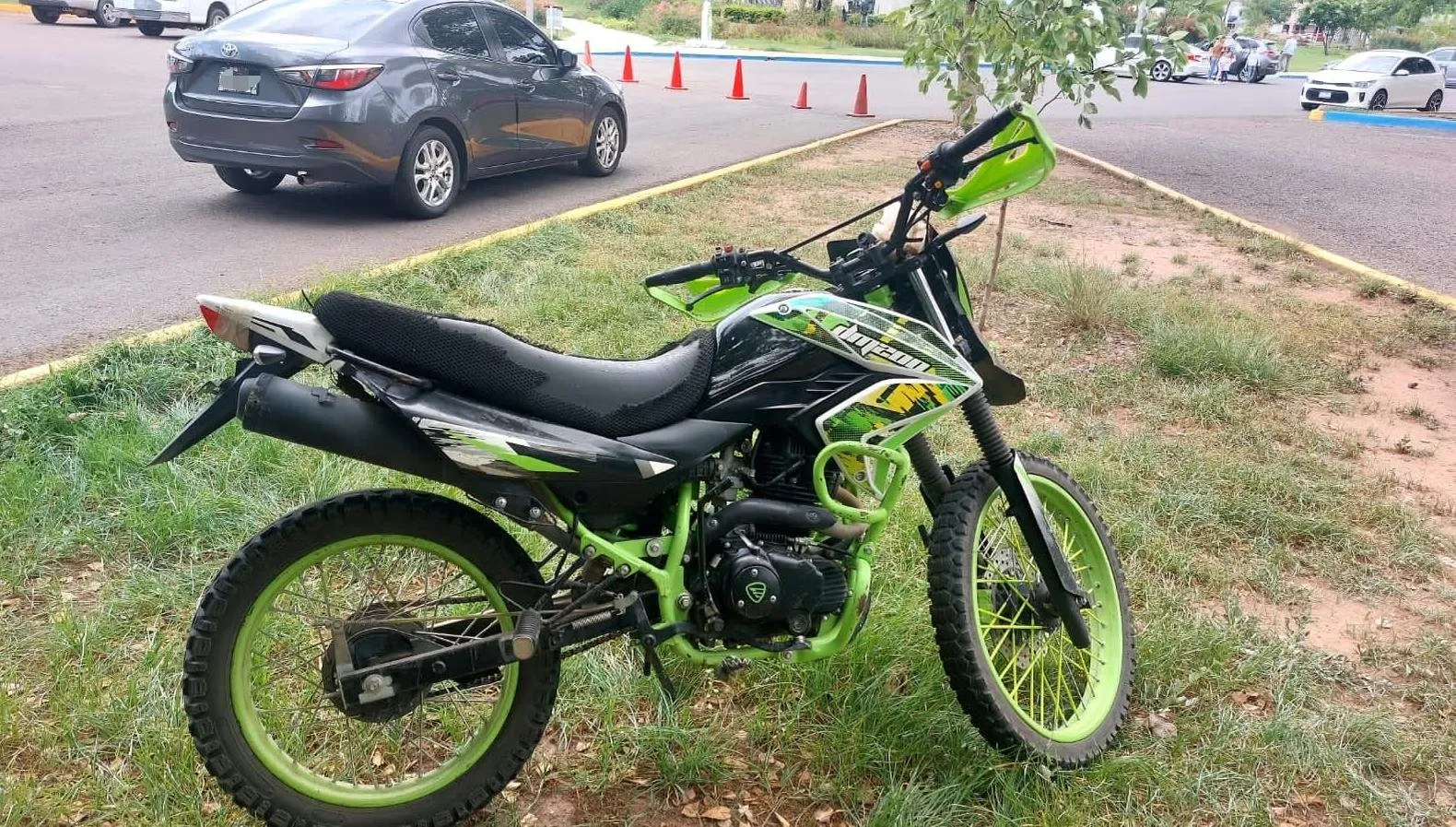 PEP Sinaloa asegura a civil con dosis de presunta droga y motocicleta robada PEP Sinaloa asegura a civil con dosis de presunta droga y motocicleta robada