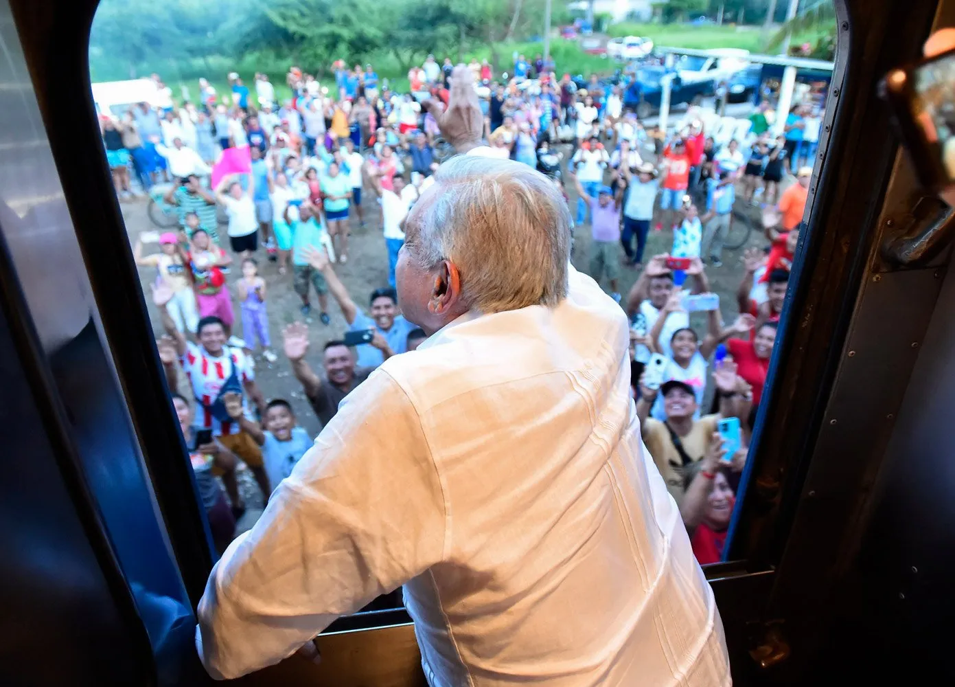 Presidente realiza primer recorrido de supervisión a bordo del Ferrocarril del Istmo de Tehuantepec Presidente realiza primer recorrido de supervisión a bordo del Ferrocarril del Istmo de Tehuantepec