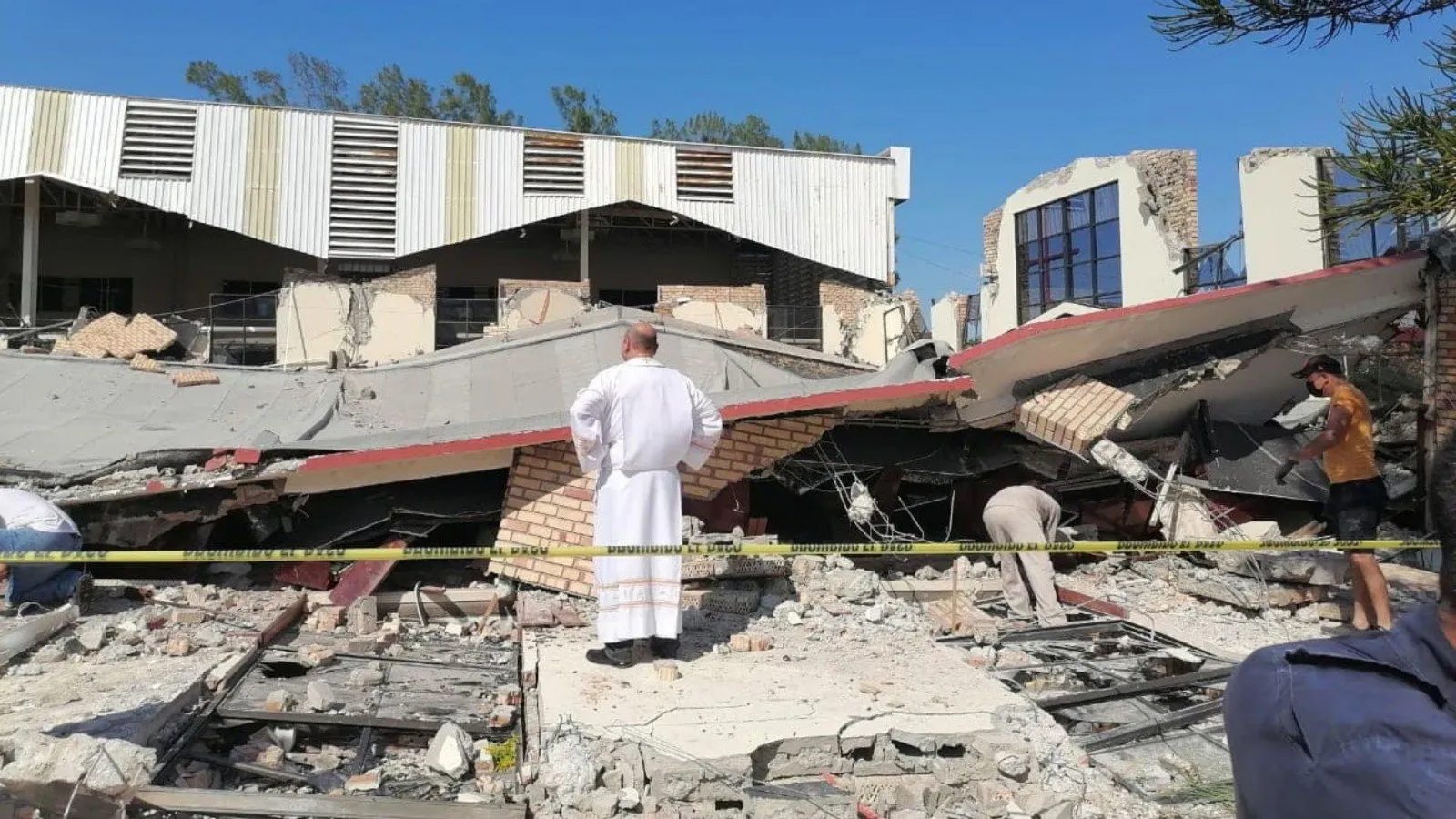 Cae techo de una iglesia en Tamaulipas; mueren 10 Cae techo de una iglesia en Tamaulipas; mueren 10