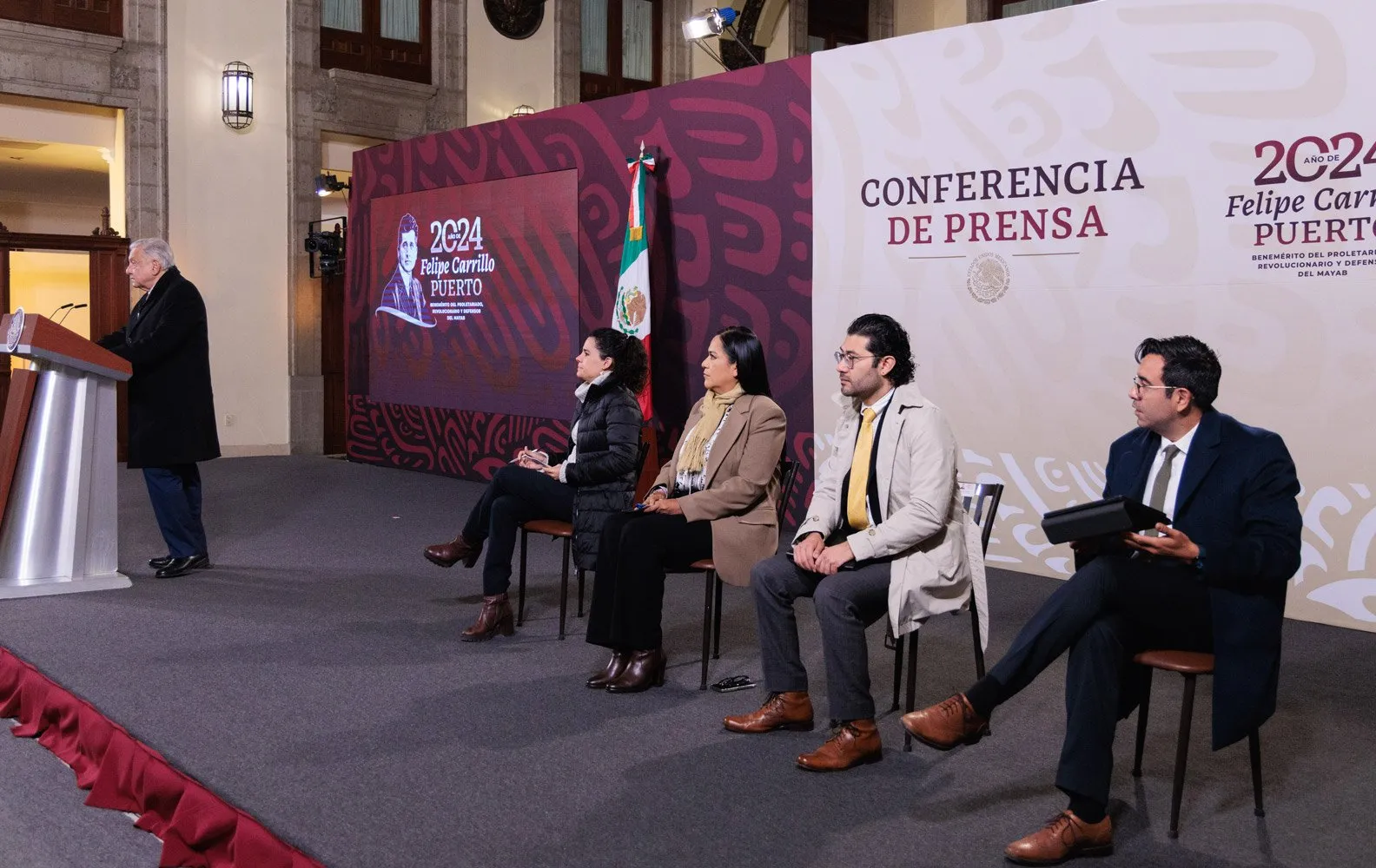Poder Ejecutivo busca beneficiar a más estudiantes con becas a través de reforma constitucional Poder Ejecutivo busca beneficiar a más estudiantes con becas a través de reforma constitucional