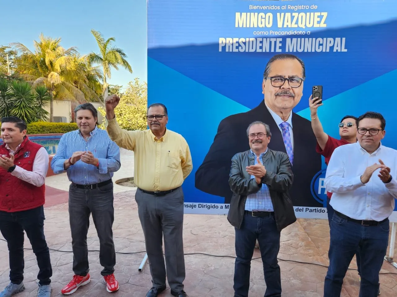 ‘El precandidato del pueblo Mingo’ Vázquez asegura que si al alcalde espurio le dan la reelección le volverá a ganar ‘El precandidato del pueblo Mingo’ Vázquez asegura que si al alcalde espurio le dan la reelección le volverá a ganar