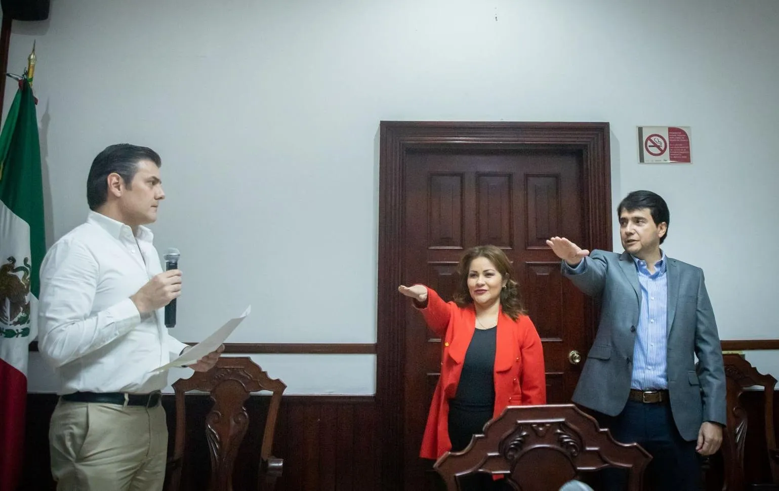 Rinden protesta nuevo secretario del Ayuntamiento y regidores suplentes Rinden protesta nuevo secretario del Ayuntamiento y regidores suplentes