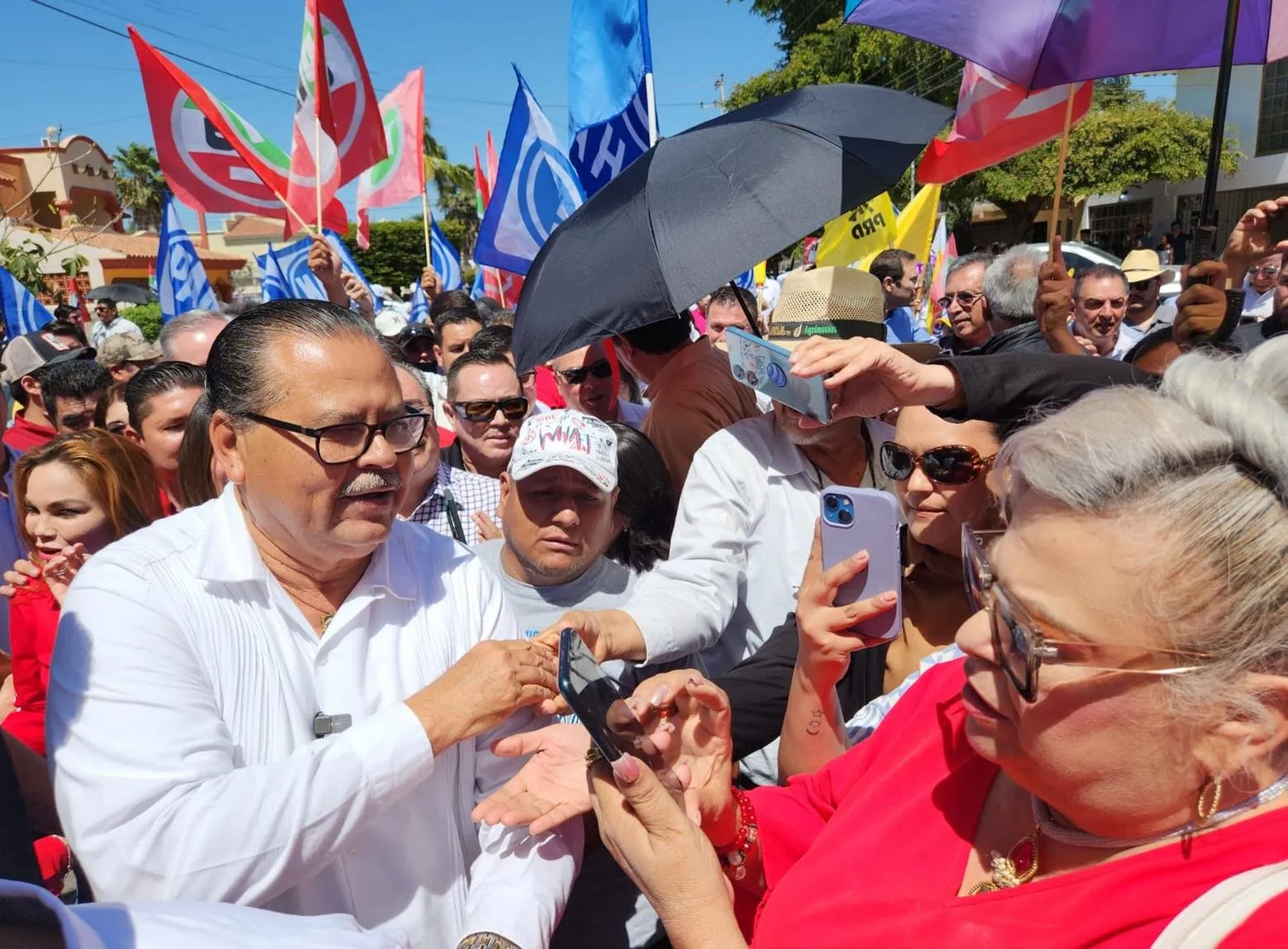 Miles de ahomenses respaldaron a ‘Mingo’ Vázquez en su registro por la alcaldía de Ahome Miles de ahomenses respaldaron a ‘Mingo’ Vázquez en su registro por la alcaldía de Ahome