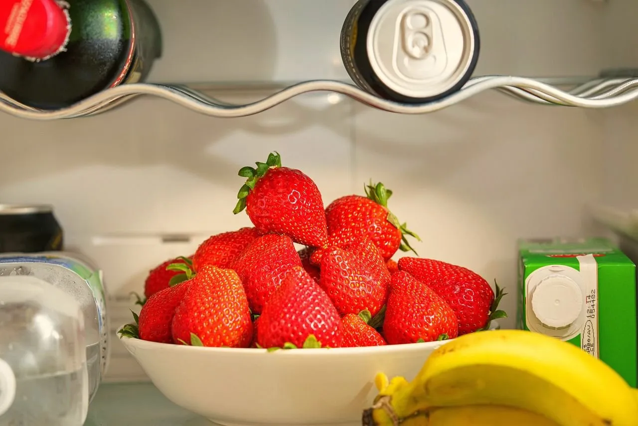 Estas son las frutas que puedes guardar en el refrigerador para que duren más Estas son las frutas que puedes guardar en el refrigerador para que duren más