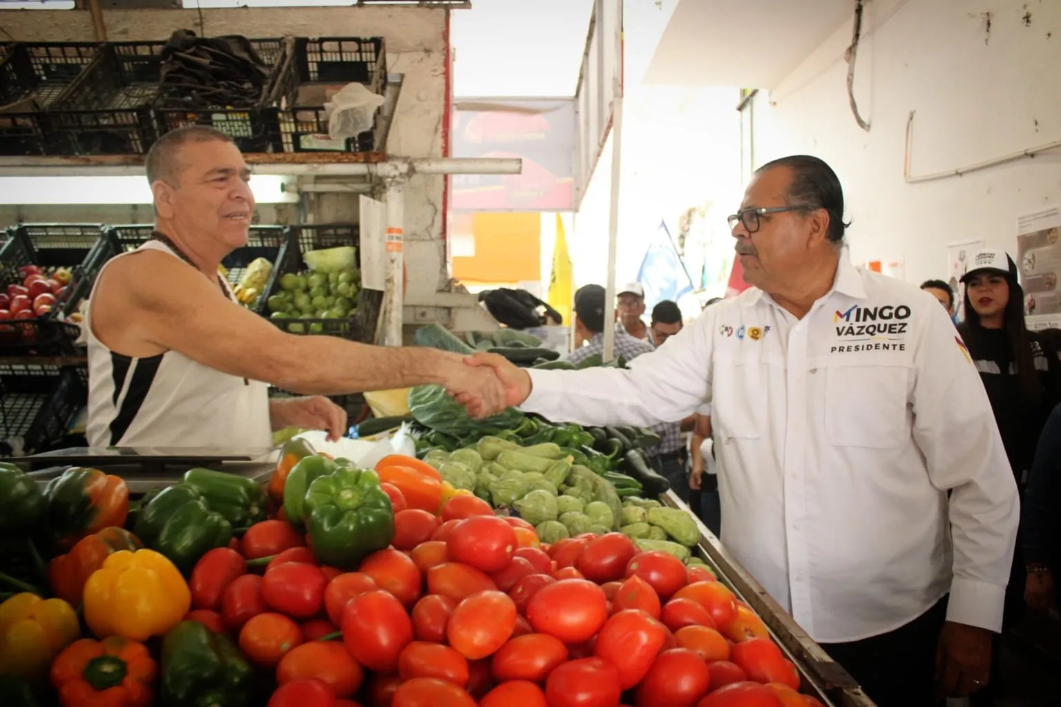 ‘Mingo’ Vázquez se compromete mejorar infraestructura de mercados y apoyar con microcréditos ‘Mingo’ Vázquez se compromete mejorar infraestructura de mercados y apoyar con microcréditos