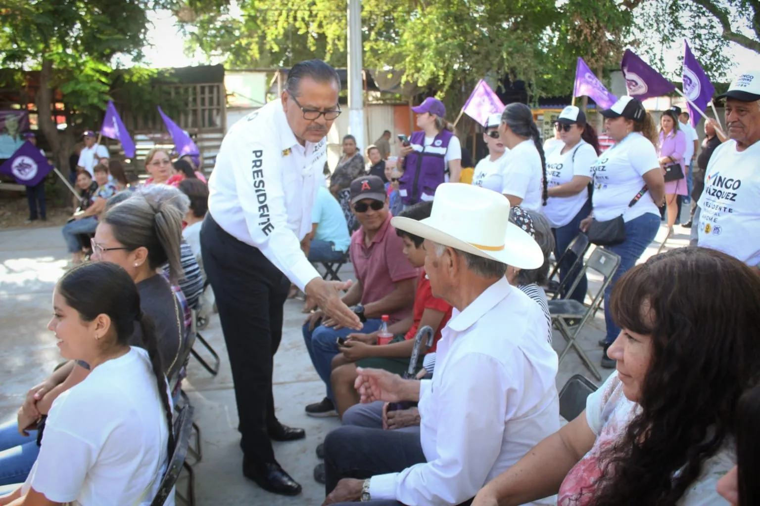 Mingo se compromete con la Toledo Corro a rehabilitar áreas verdes y deportivas Mingo se compromete con la Toledo Corro a rehabilitar áreas verdes y deportivas
