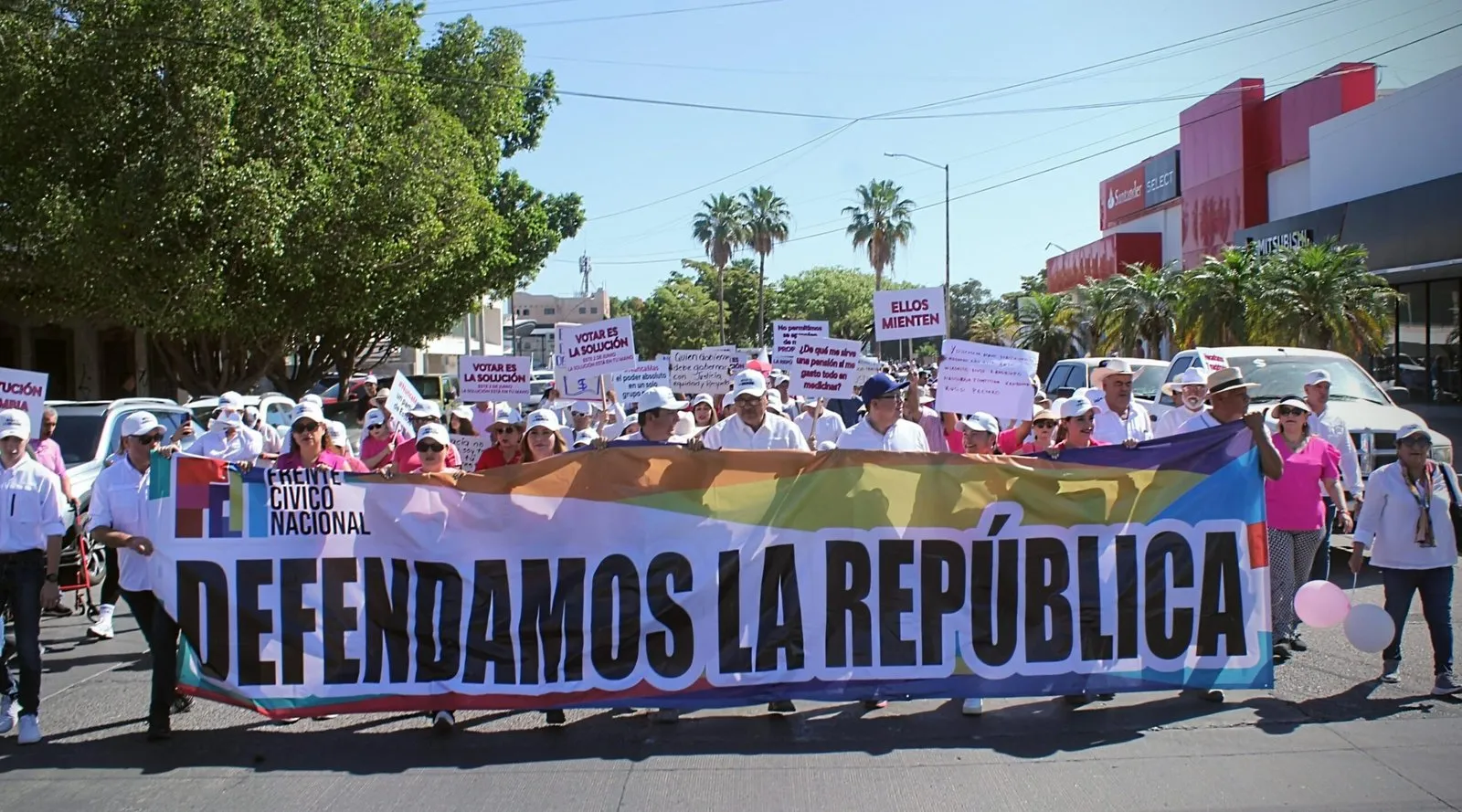 Mingo participa en marcha en pro de la democracia Mingo participa en marcha en pro de la democracia