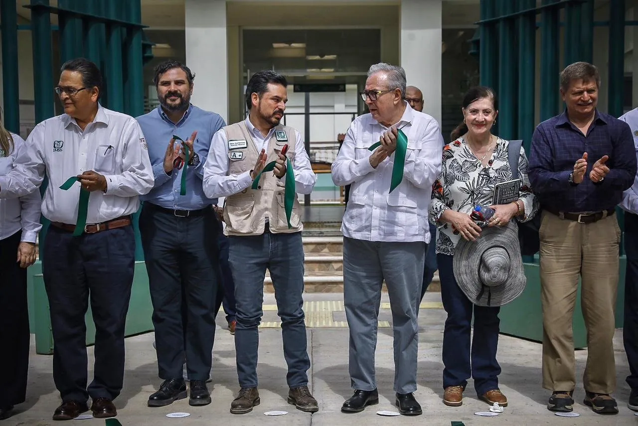Inauguran Rocha y el director del IMSS, Zoé Robledo, Albergue Comunitario Inauguran Rocha y el director del IMSS, Zoé Robledo, Albergue Comunitario