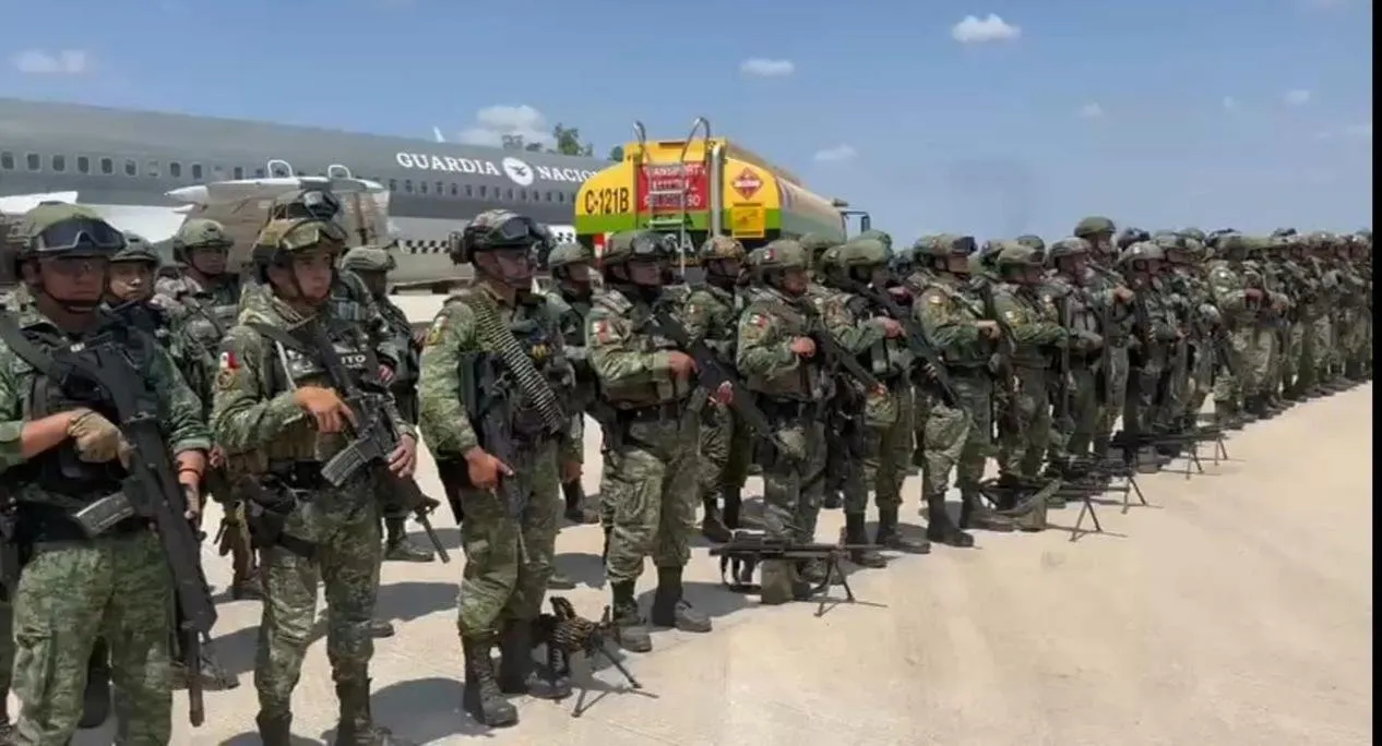 Efectivos del Ejército Mexicano arriban a Sinaloa para reforzar la Estrategia de Seguridad en la entidad Efectivos del Ejército Mexicano arriban a Sinaloa para reforzar la Estrategia de Seguridad en la entidad