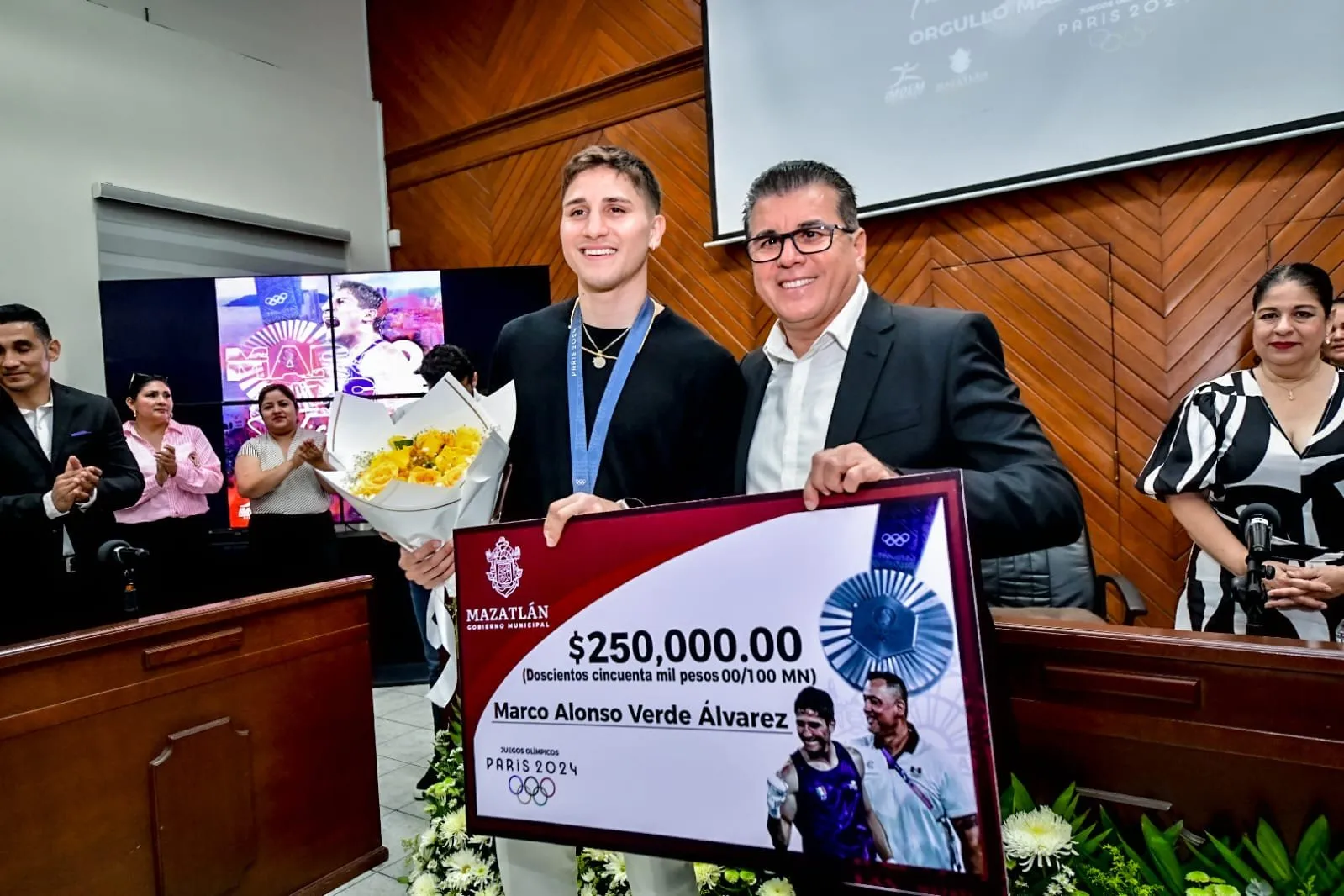 ”Marco Verde ha ganado la plata olímpica pero en su vida el es oro puro”, Edgar González. ”Marco Verde ha ganado la plata olímpica pero en su vida el es oro puro”, Edgar González.