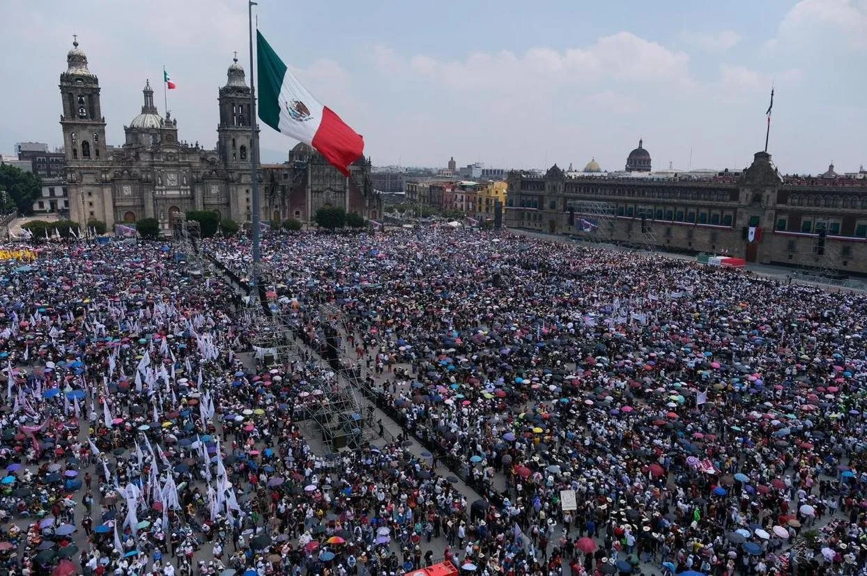 Asiste Rocha Moya al Sexto Informe de Gobierno del Presidente López Obrador Asiste Rocha Moya al Sexto Informe de Gobierno del Presidente López Obrador