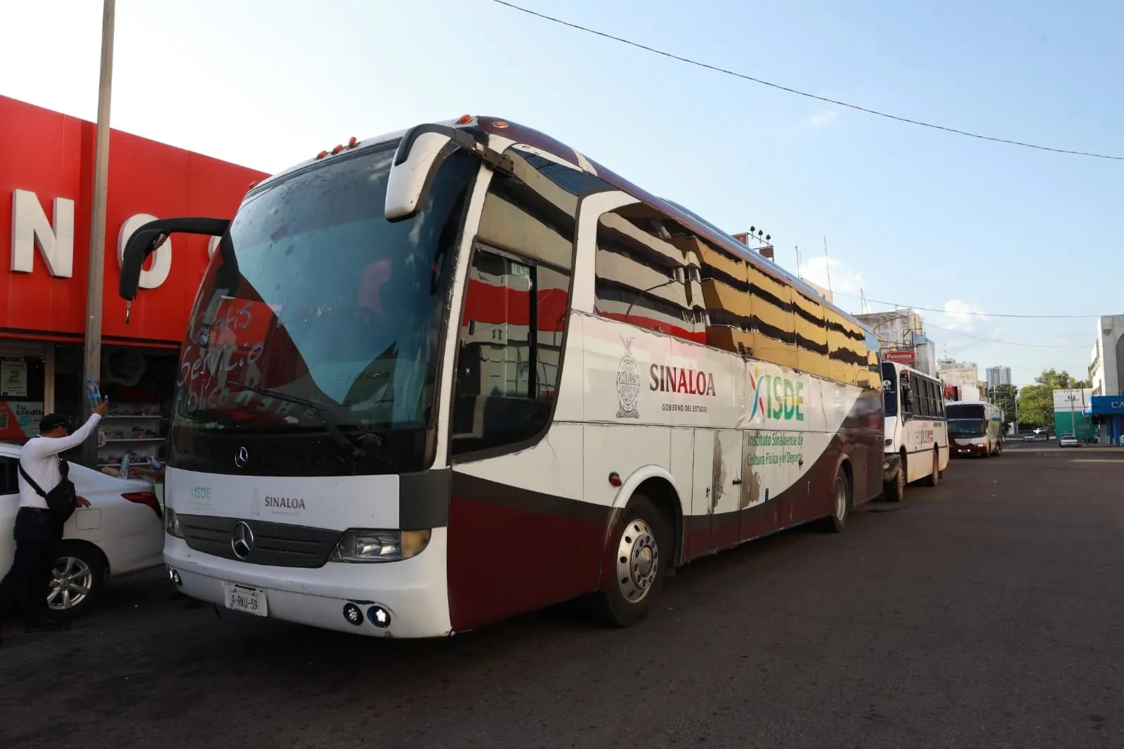 Con sus propias unidades, Gobierno del estado apoya con transporte público y gratuito a la población de Culiacán Con sus propias unidades, Gobierno del estado apoya con transporte público y gratuito a la población de Culiacán