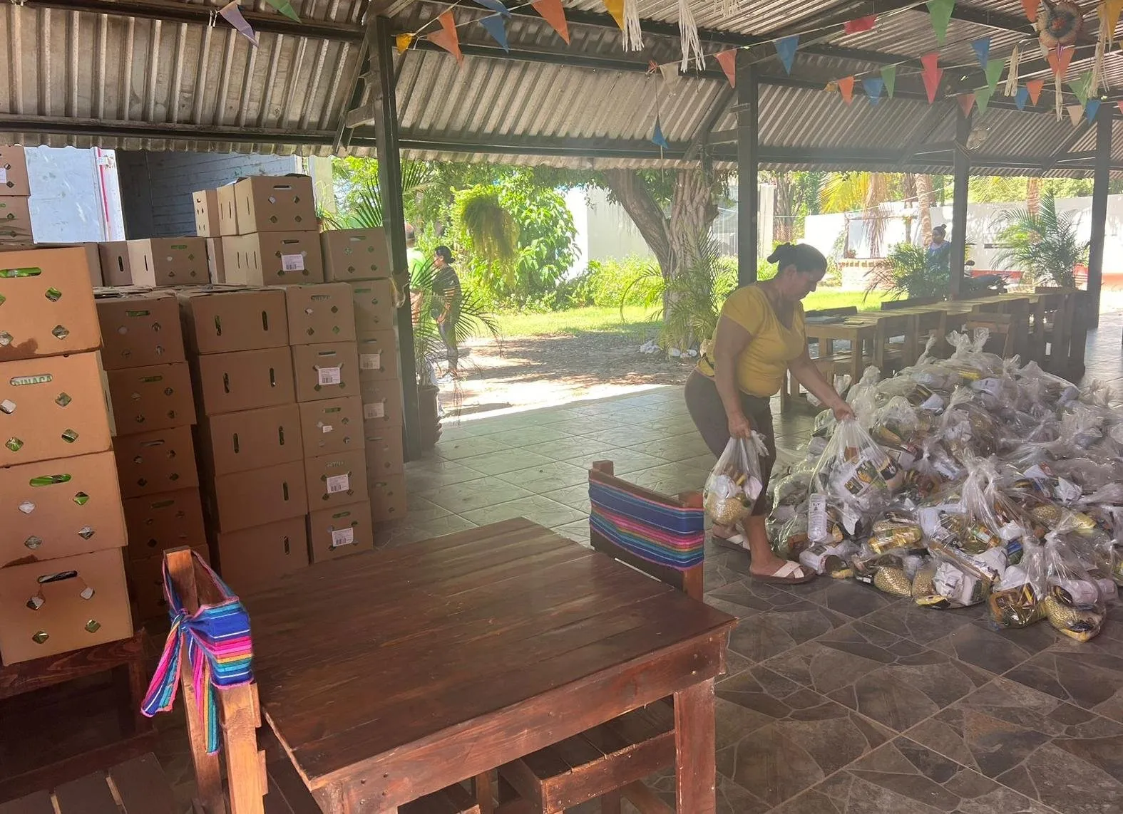 Gobierno del Estado y el Banco de Alimentos unen esfuerzos para ayudar a familias en zonas con desabasto Gobierno del Estado y el Banco de Alimentos unen esfuerzos para ayudar a familias en zonas con desabasto