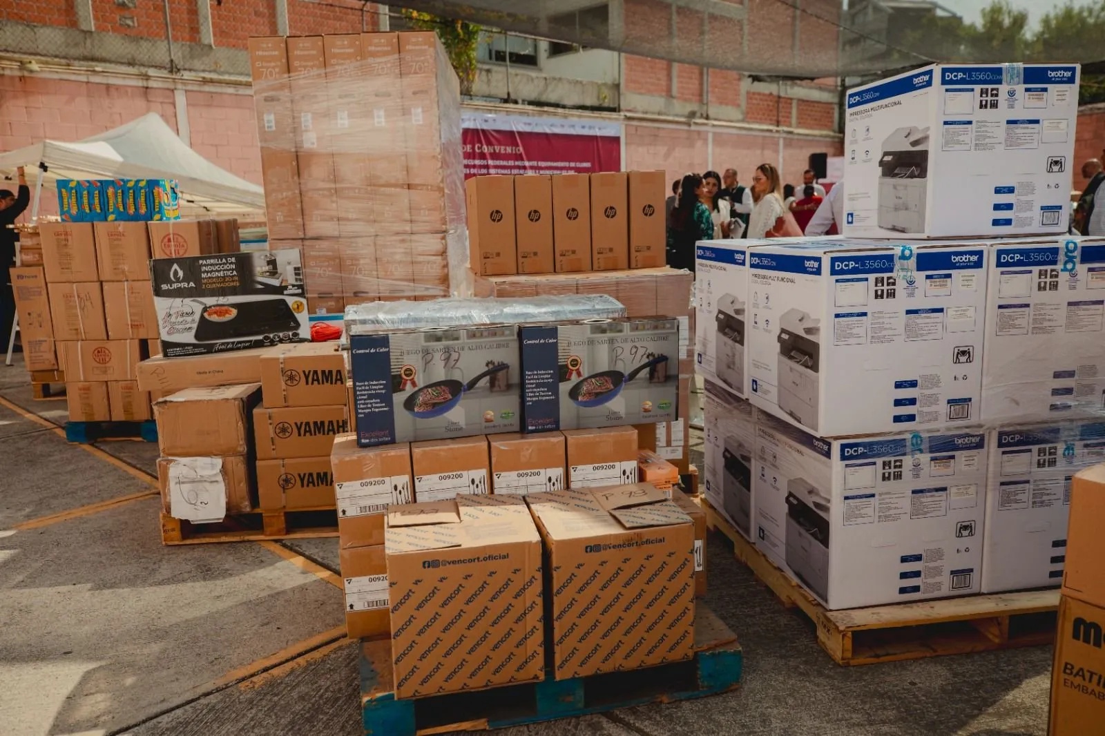 FIRMA EL SISTEMA DIF SINALOA CONVENIO PARA EL EQUIPAMIENTO DE CLUBES Y CASAS DE DÍA PARA PERSONAS MAYORES FIRMA EL SISTEMA DIF SINALOA CONVENIO PARA EL EQUIPAMIENTO DE CLUBES Y CASAS DE DÍA PARA PERSONAS MAYORES