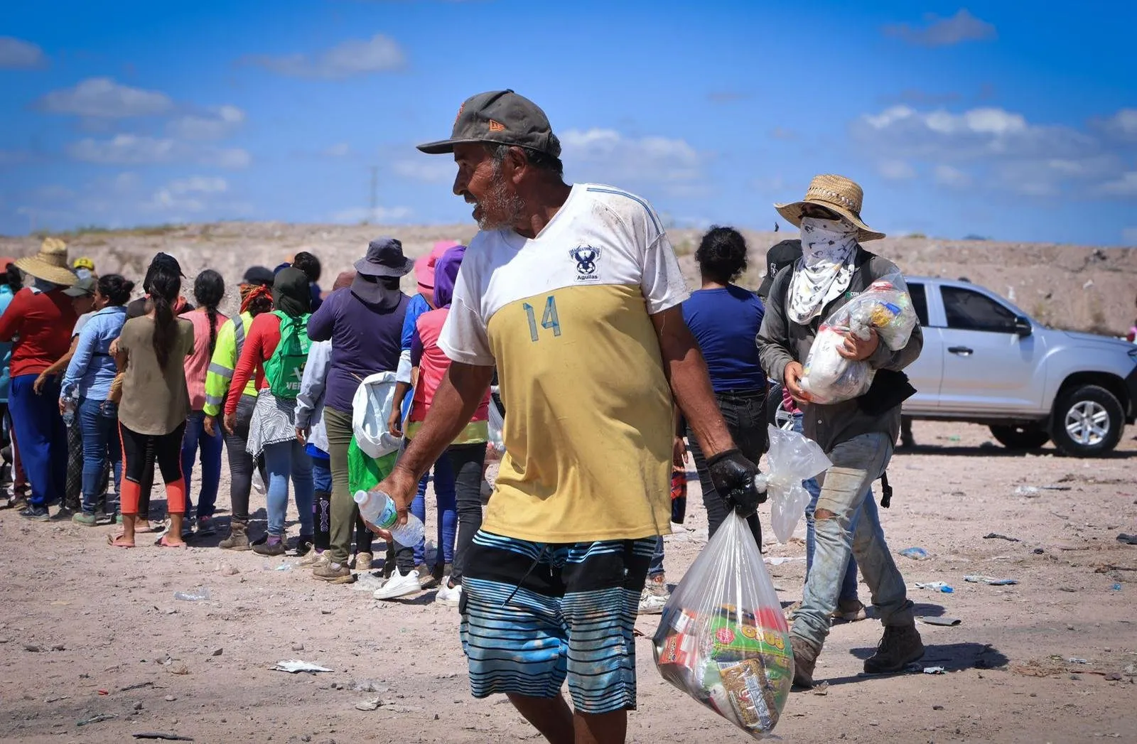 Brinda DIF Culiacán apoyo alimentario a familias trabajadoras de relleno sanitario en la colonia Bicentenario Brinda DIF Culiacán apoyo alimentario a familias trabajadoras de relleno sanitario en la colonia Bicentenario