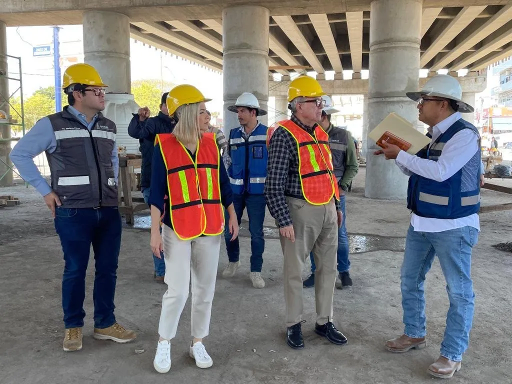 Rocha supervisa la construcción del puente sobre la Av. Colosio en Mazatlán Rocha supervisa la construcción del puente sobre la Av. Colosio en Mazatlán