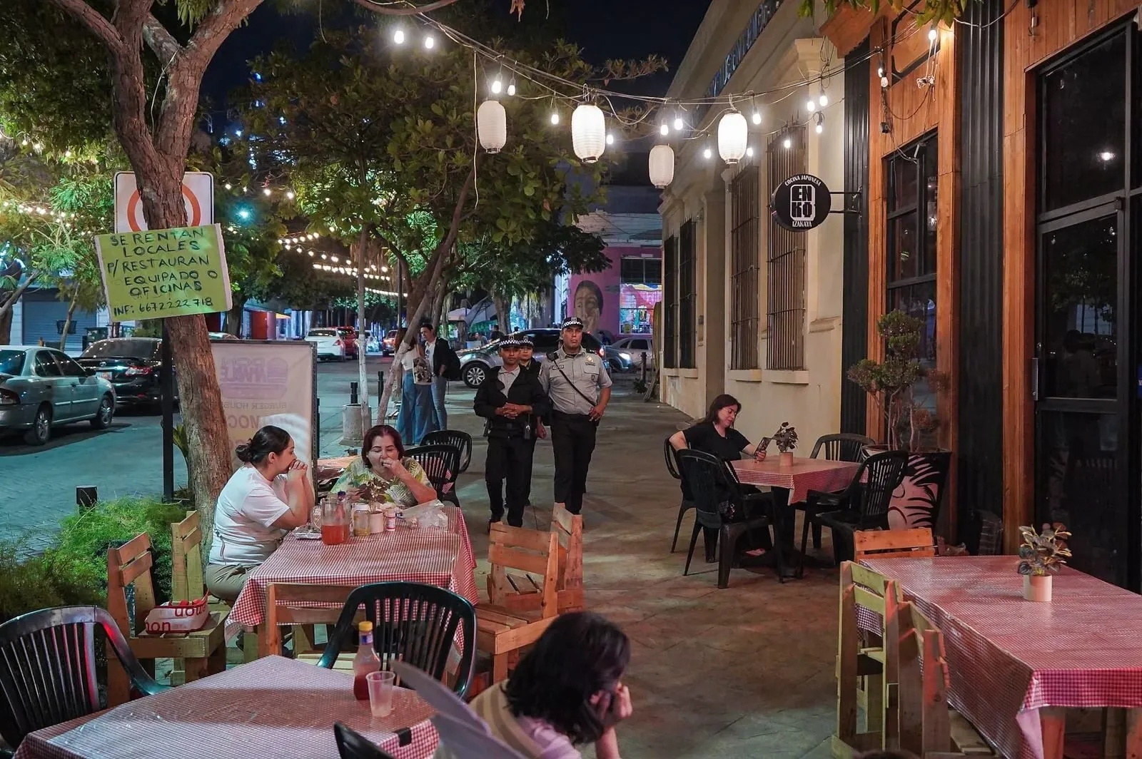 Gobierno y empresarios del Paseo del Ángel en Culiacán, lanzan “Vamos Pal’ Barrio”, para incentivar la reactivación de la vida social nocturna. Gobierno y empresarios del Paseo del Ángel en Culiacán, lanzan “Vamos Pal’ Barrio”, para incentivar la reactivación de la vida social nocturna.