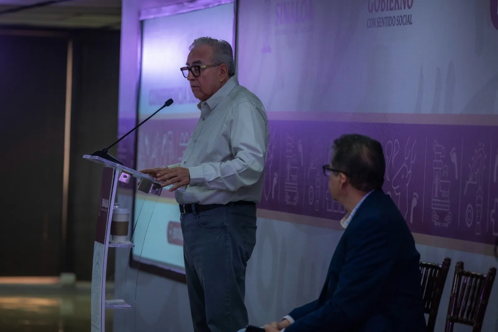 “Decirles que estamos con ustedes no solo solidariamente, sino cumpliendo con nuestra responsabilidad”: Rocha Moya a familiares de desaparecidos “Decirles que estamos con ustedes no solo solidariamente, sino cumpliendo con nuestra responsabilidad”: Rocha Moya a familiares de desaparecidos