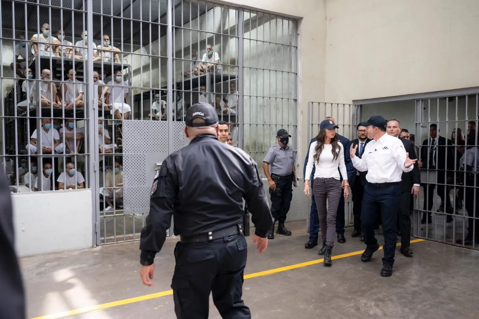EE. UU. advierte: Salgan ahora o enfrentarán prisión en El Salvador EE. UU. advierte: Salgan ahora o enfrentarán prisión en El Salvador