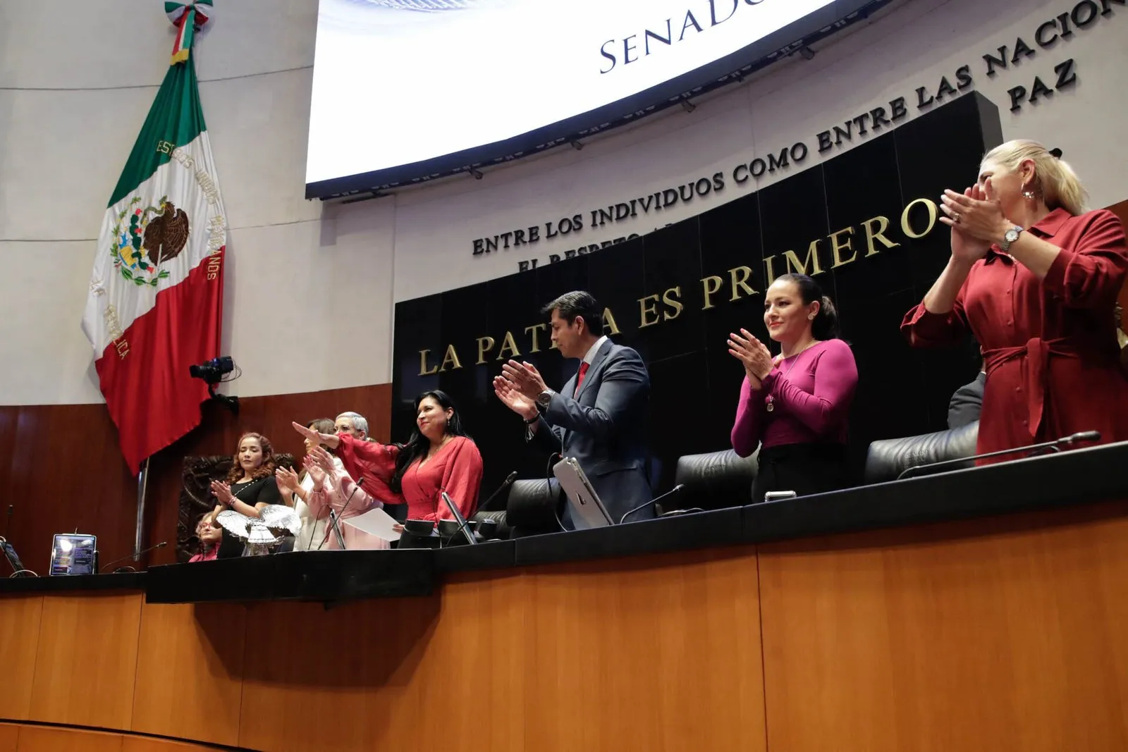 Concesionarios en la mira: multas por transmitir propaganda extranjera bajo nueva ley Concesionarios en la mira: multas por transmitir propaganda extranjera bajo nueva ley
