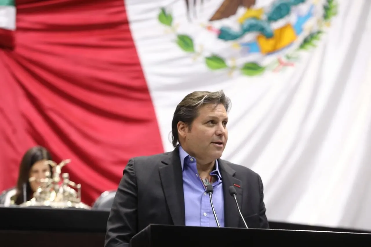 Diputado Mario Zamora presenta iniciativa para garantizar la expedición gratuita de títulos profesionales Diputado Mario Zamora presenta iniciativa para garantizar la expedición gratuita de títulos profesionales