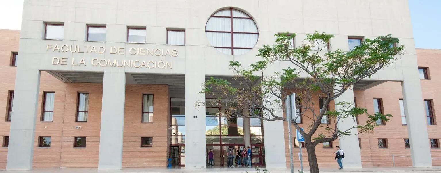 Alumna de la Licenciatura en Ciencias de la Comunicación de la UAS realizó una exitosa estancia académica en la Universidad de Málaga, en España Alumna de la Licenciatura en Ciencias de la Comunicación de la UAS realizó una exitosa estancia académica en la Universidad de Málaga, en España
