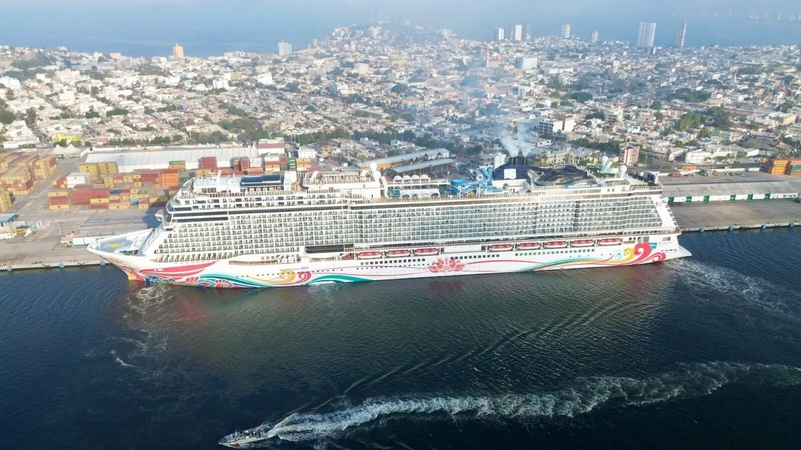 Nueve cruceros con 33 mil pasajeros y 11 mil tripulantes han arribado a Mazatlán, Sinaloa, tan solo en el mes de abril Nueve cruceros con 33 mil pasajeros y 11 mil tripulantes han arribado a Mazatlán, Sinaloa, tan solo en el mes de abril