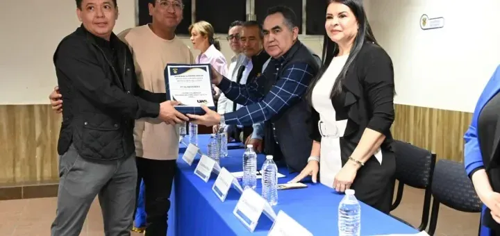 En unidad y solidaridad para dar estabilidad a las y los trabajadores, entrega el Rector Jesús Madueña 105 titularidades en la Preparatoria Emiliano Zapata En unidad y solidaridad para dar estabilidad a las y los trabajadores, entrega el Rector Jesús Madueña 105 titularidades en la Preparatoria Emiliano Zapata
