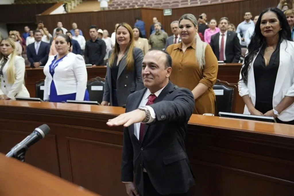 ¡Ahome está estrenado! Congreso toma protesta a Antonio Menéndez de Llano Bermúdez como Alcalde Sustituto de Ahome ¡Ahome está estrenado! Congreso toma protesta a Antonio Menéndez de Llano Bermúdez como Alcalde Sustituto de Ahome
