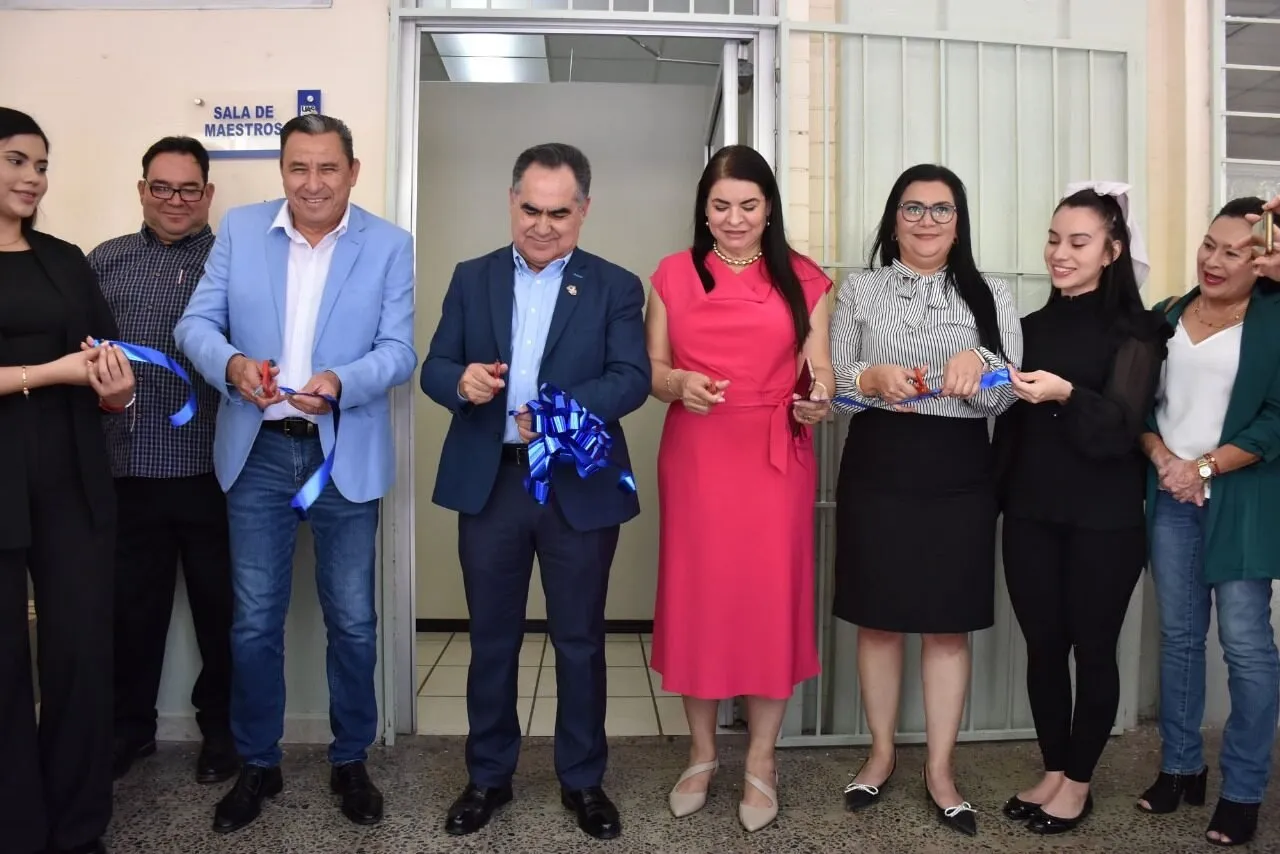 Inaugura el Rector Jesús Madueña Molina espacios habilitados para docentes y administrativos de la FCA y reitera su compromiso de mantener y mejorar los ambientes laborales de la comunidad universitaria Inaugura el Rector Jesús Madueña Molina espacios habilitados para docentes y administrativos de la FCA y reitera su compromiso de mantener y mejorar los ambientes laborales de la comunidad universitaria