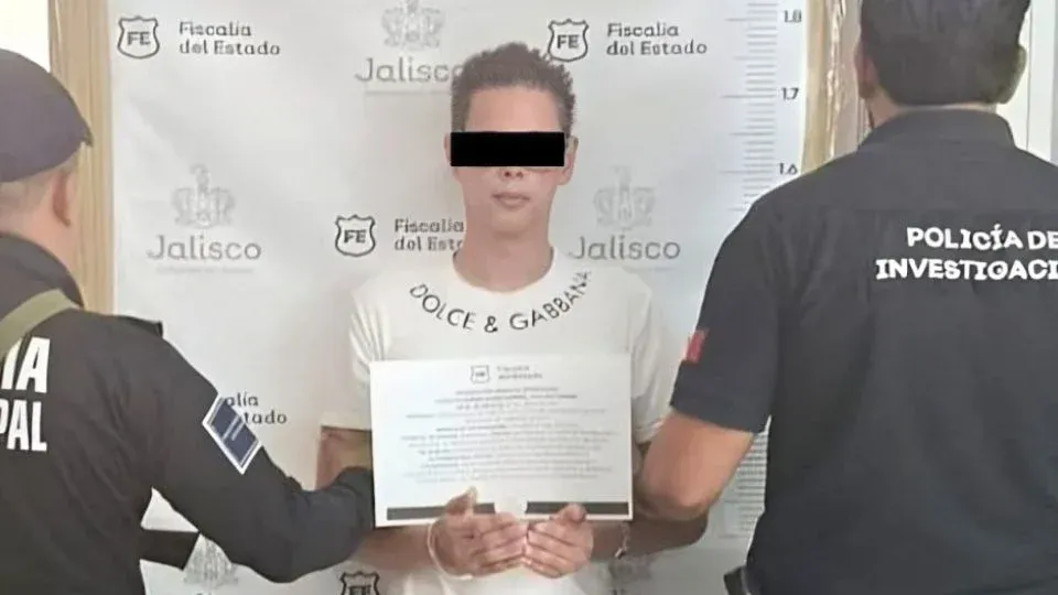Detienen a Alex Marín en Puerto Vallarta tras ser acusado de conductas inapropiadas con una menor Detienen a Alex Marín en Puerto Vallarta tras ser acusado de conductas inapropiadas con una menor