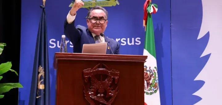 La comunidad universitaria ratifica de manera unánime su apoyo y con sentimiento de orgullo al doctor Jesús Madueña por su visión humanista La comunidad universitaria ratifica de manera unánime su apoyo y con sentimiento de orgullo al doctor Jesús Madueña por su visión humanista