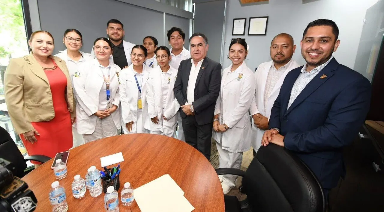Se presenta Sociedad de Alumnos de Medicina Mazatlán ante el Rector de la UAS, doctor Jesús Madueña Molina Se presenta Sociedad de Alumnos de Medicina Mazatlán ante el Rector de la UAS, doctor Jesús Madueña Molina