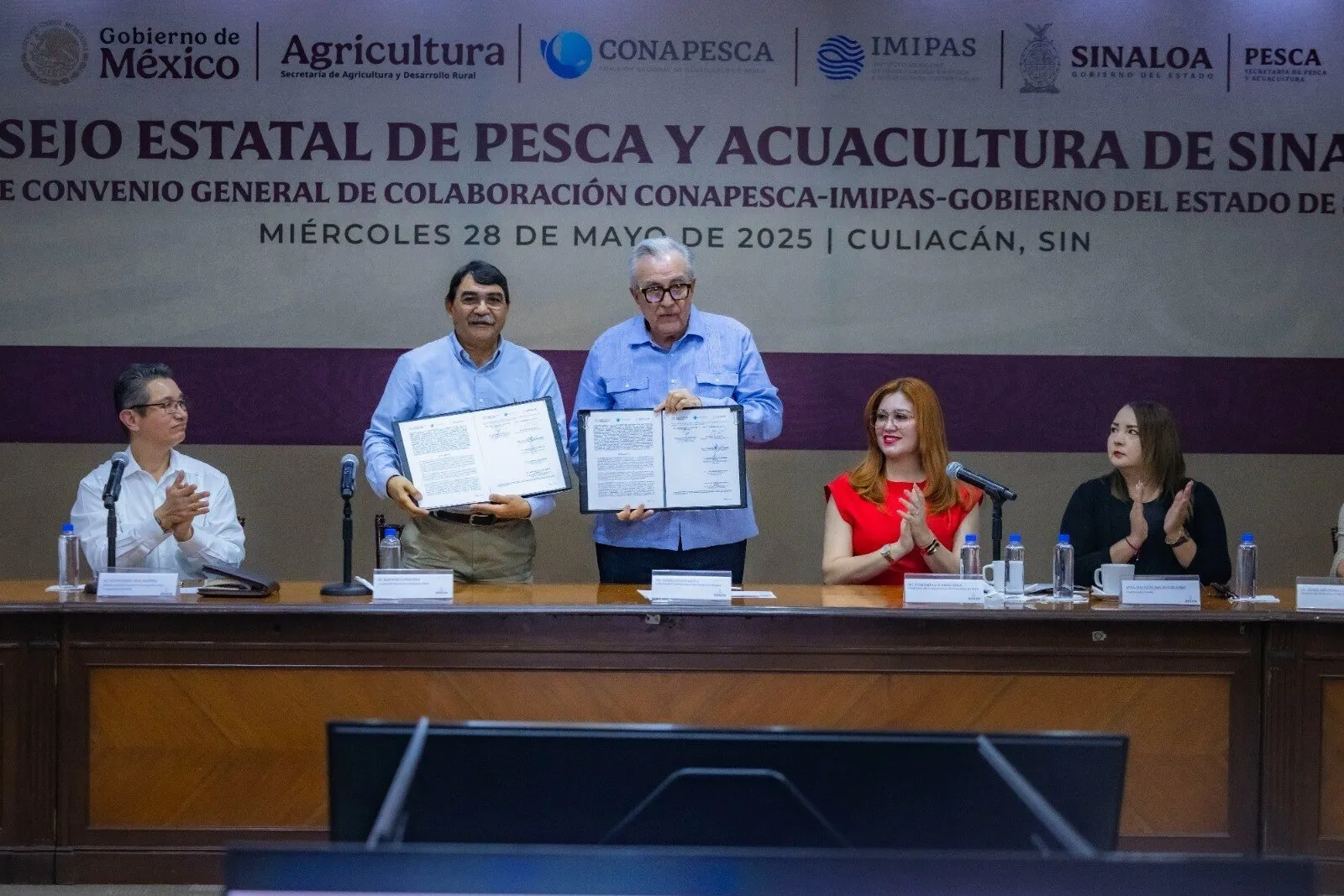 Programa de Motores Marinos se mantendrá este año, no obstante incremento de aranceles: Gobernador Rocha Programa de Motores Marinos se mantendrá este año, no obstante incremento de aranceles: Gobernador Rocha